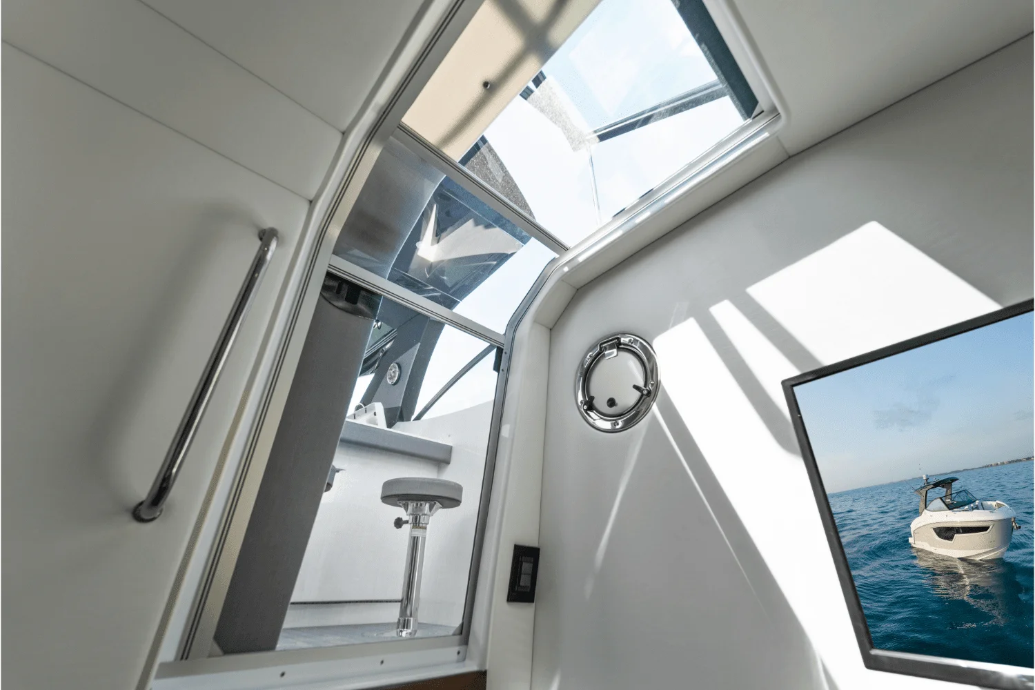 2026 Cruisers Yachts 38 GLS Outboard Image Thumbnail #98