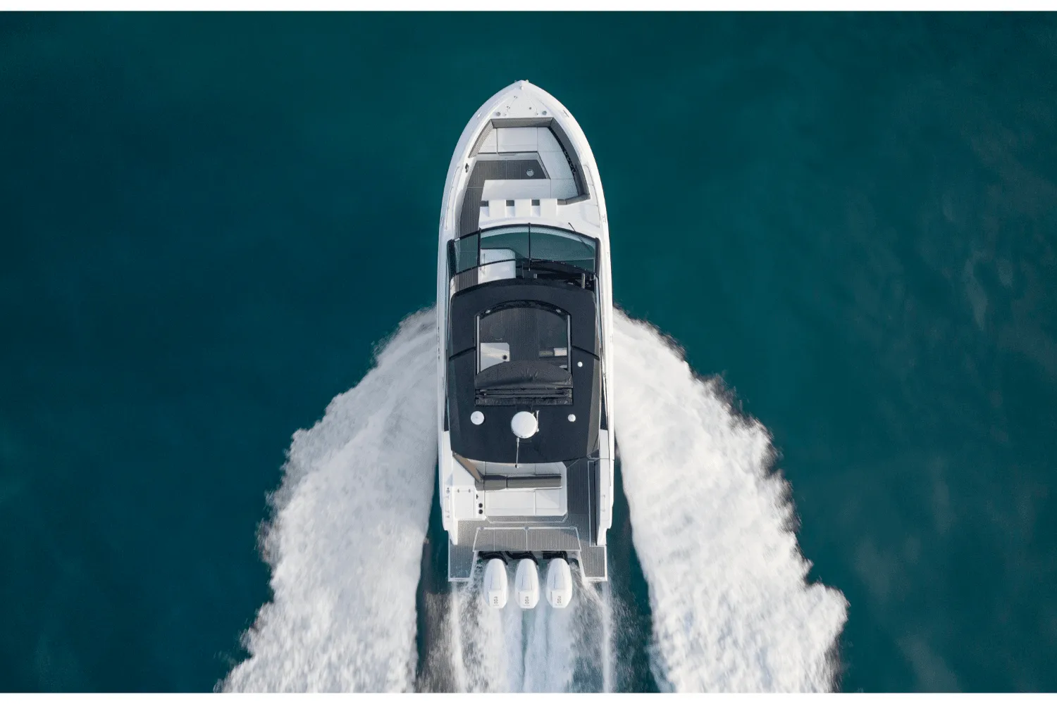 2026 Cruisers Yachts 38 GLS Outboard Image Thumbnail #22