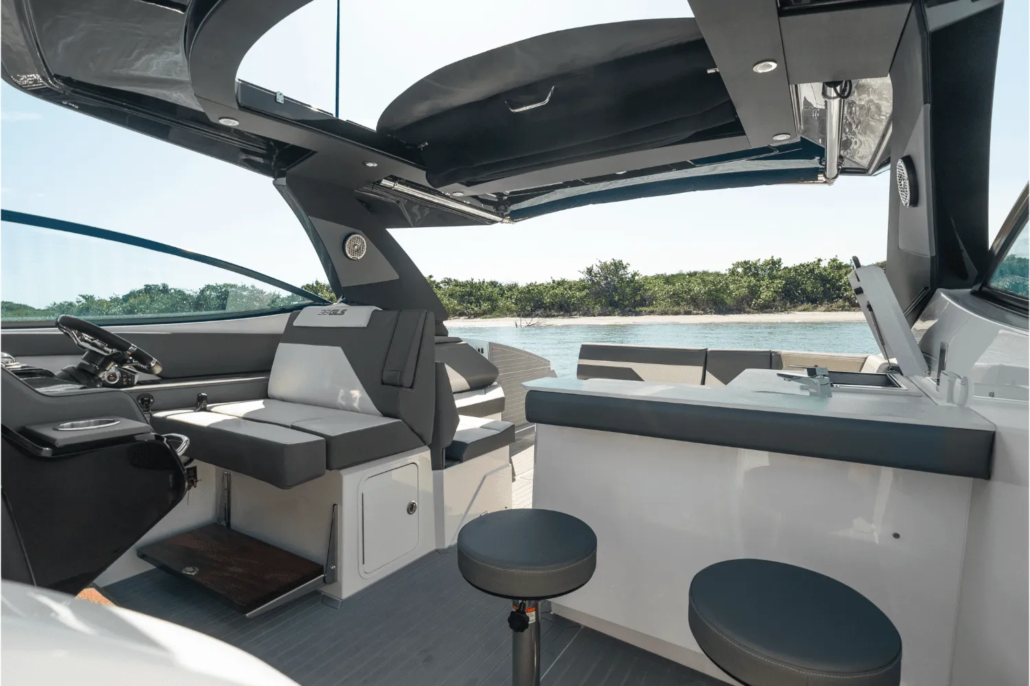 2026 Cruisers Yachts 38 GLS Outboard Image Thumbnail #94