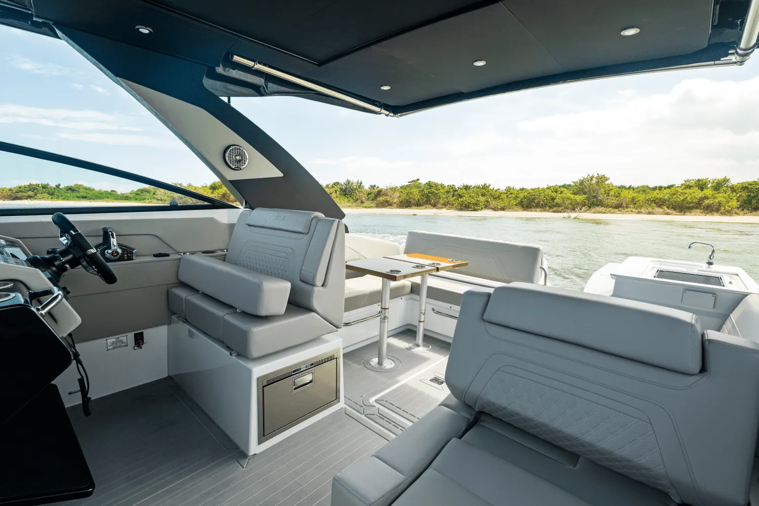 2026 Cruisers Yachts 34 GLS Outboard Image Thumbnail #63