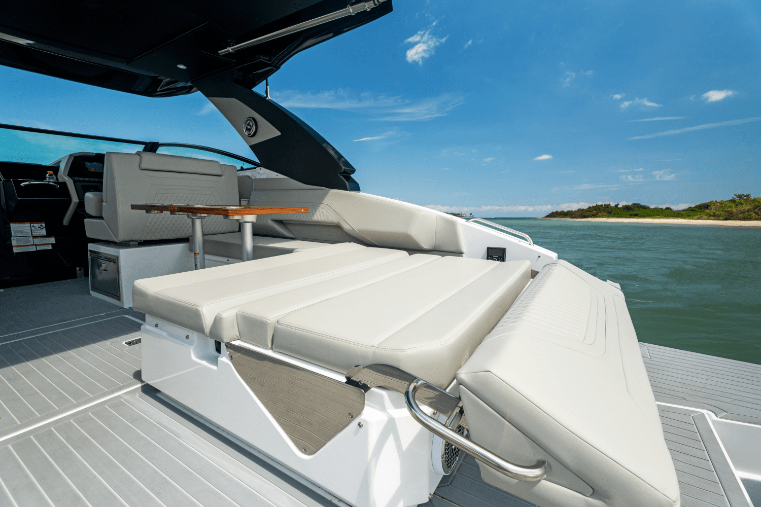 2026 Cruisers Yachts 34 GLS Outboard Image Thumbnail #94