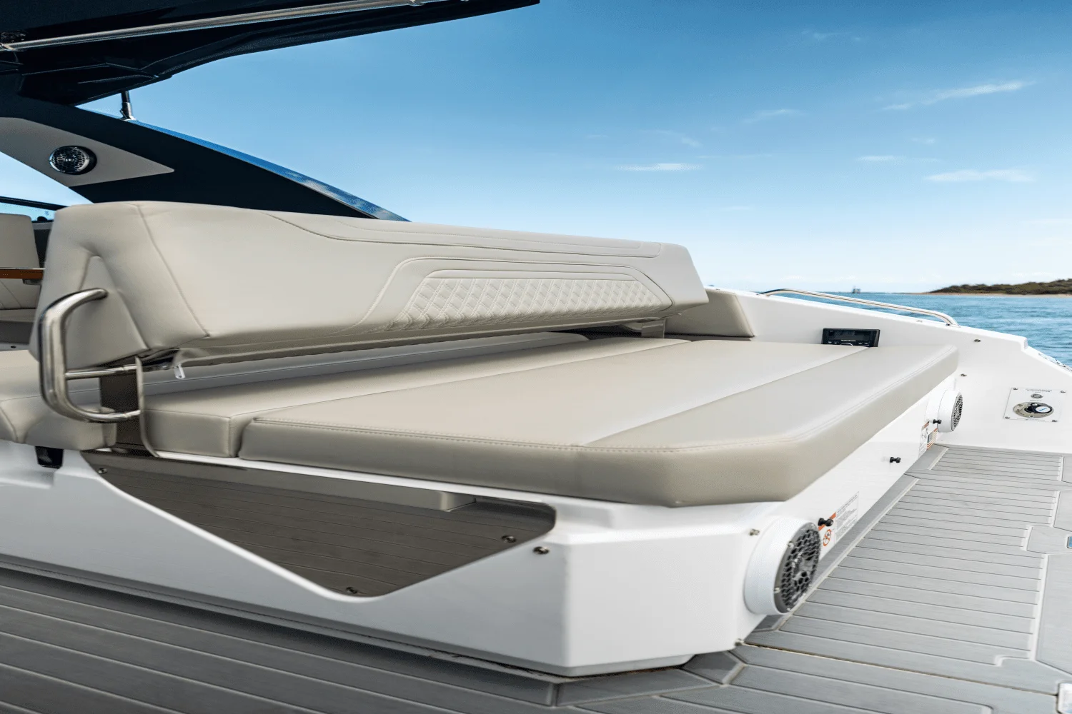 2026 Cruisers Yachts 34 GLS Outboard Image Thumbnail #84