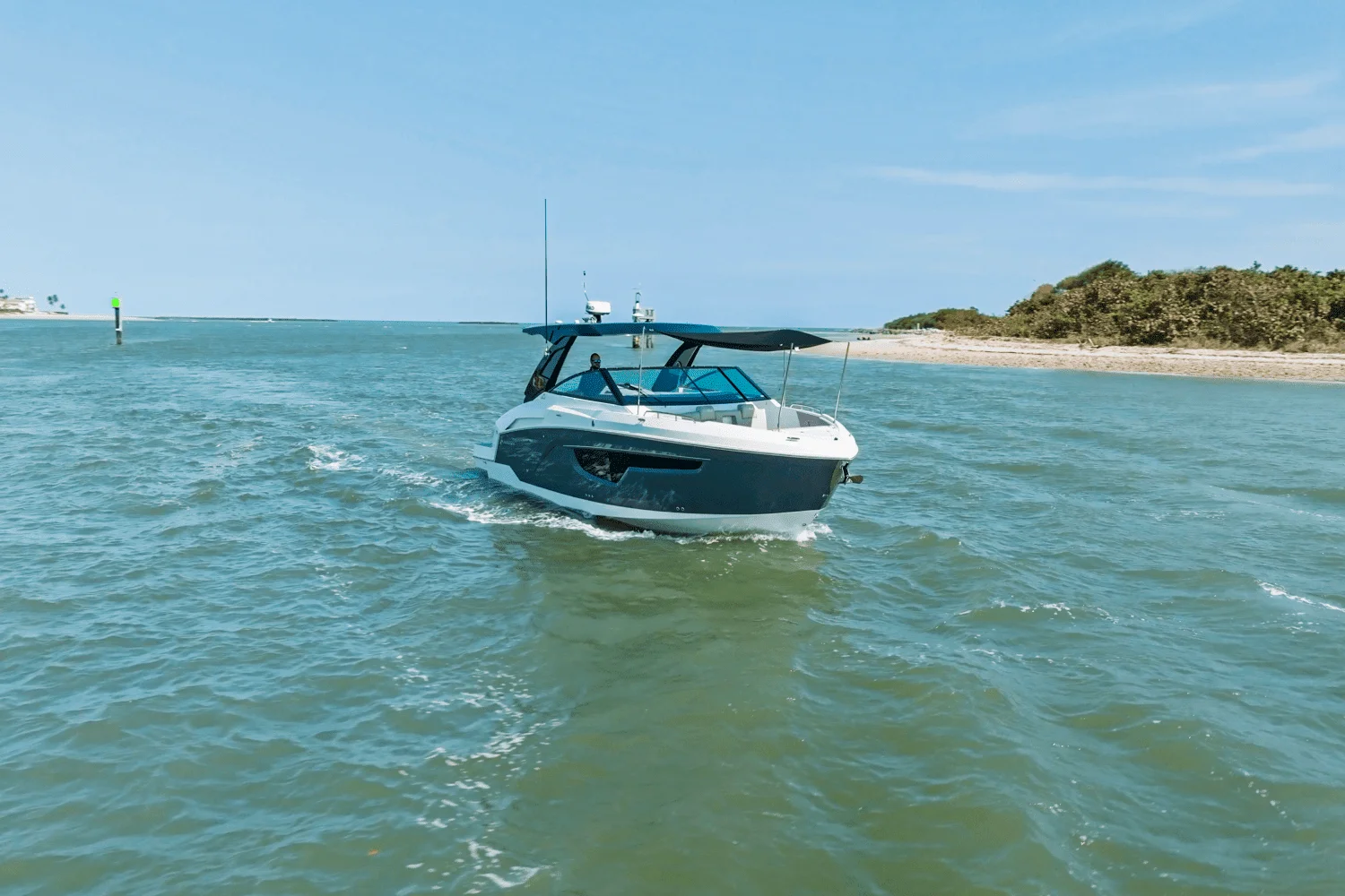 2026 Cruisers Yachts 34 GLS Outboard Image Thumbnail #31