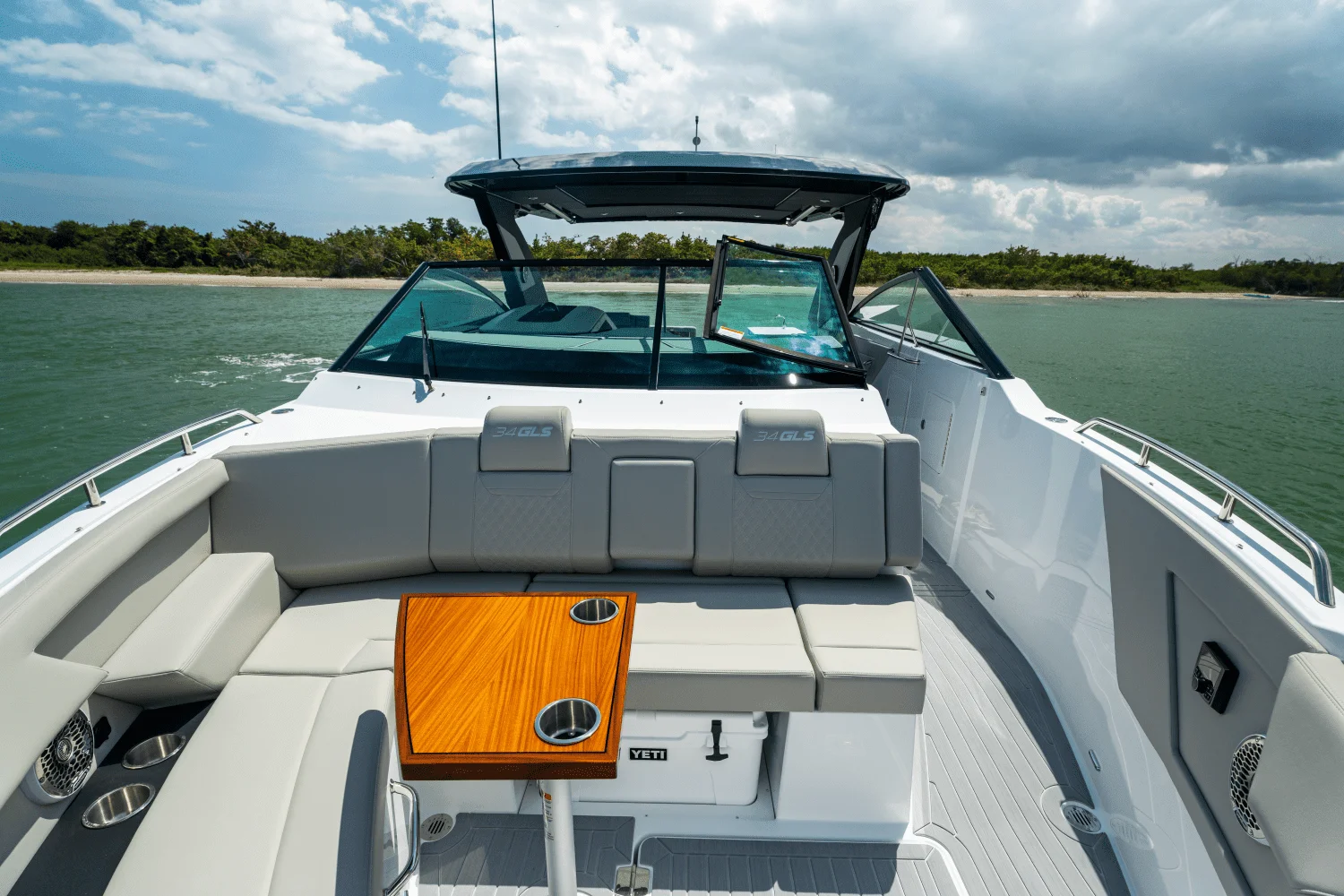 2026 Cruisers Yachts 34 GLS Outboard Image Thumbnail #96