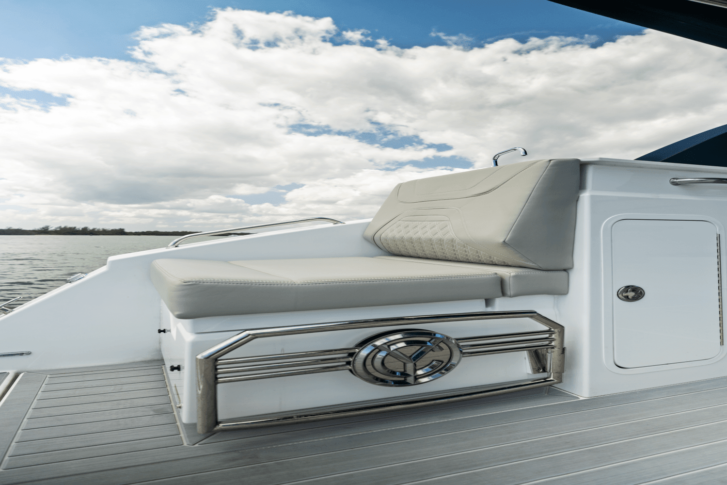 2026 Cruisers Yachts 34 GLS Outboard Image Thumbnail #86