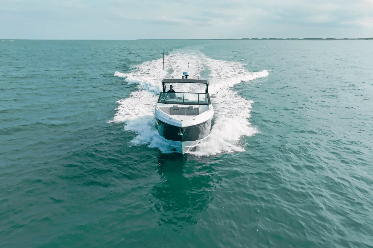 2026 Cruisers Yachts 34 GLS Outboard Image Thumbnail #25