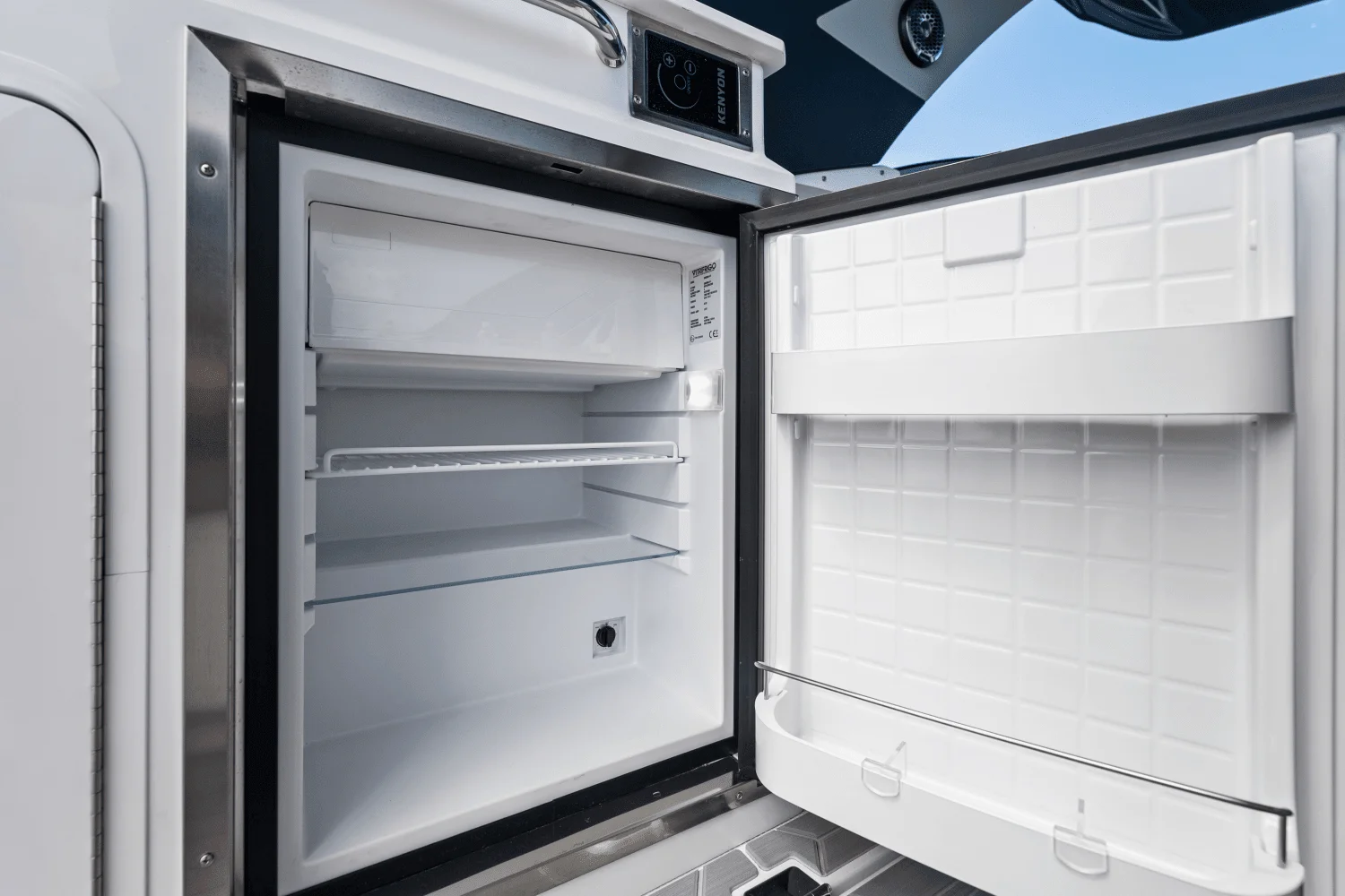 2026 Cruisers Yachts 34 GLS Outboard Image Thumbnail #15