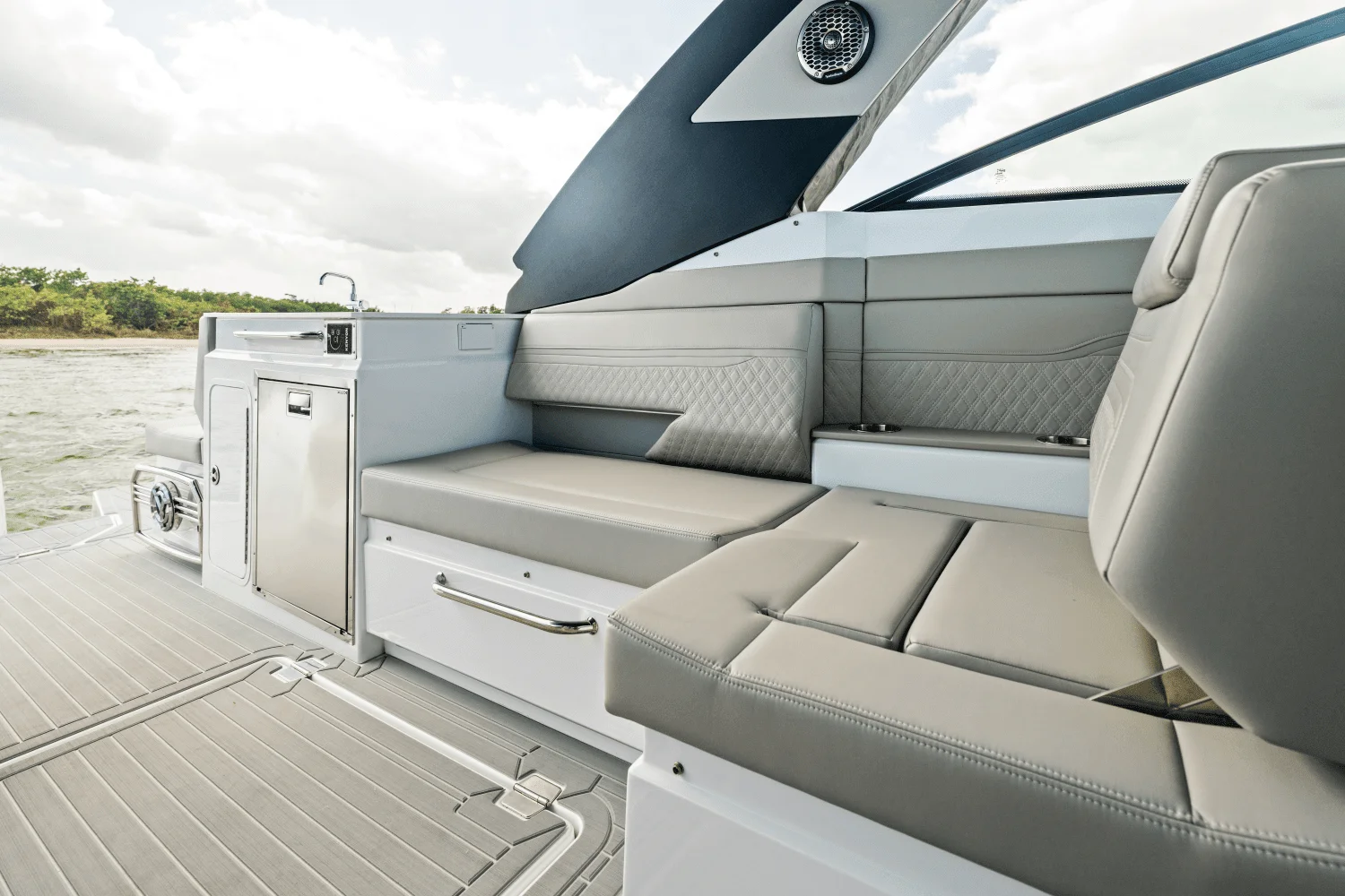 2026 Cruisers Yachts 34 GLS Outboard Image Thumbnail #91