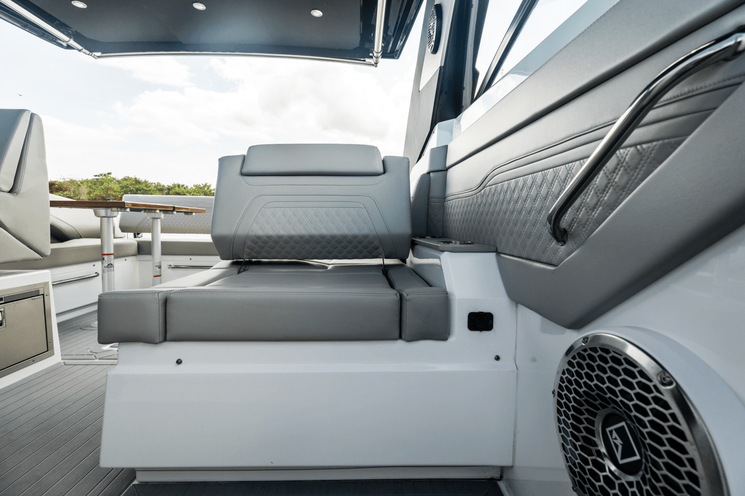 2026 Cruisers Yachts 34 GLS Outboard Image Thumbnail #92