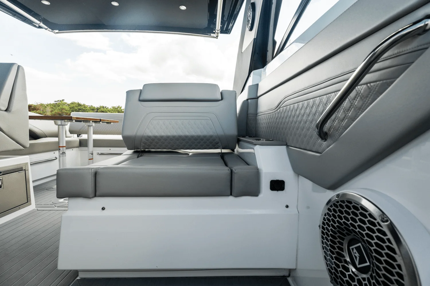 2026 Cruisers Yachts 34 GLS Outboard Image Thumbnail #92