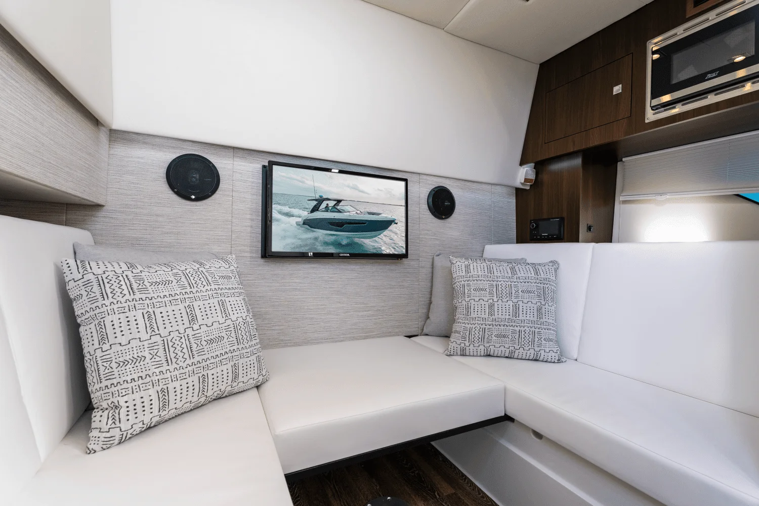 2026 Cruisers Yachts 34 GLS Outboard Image Thumbnail #23