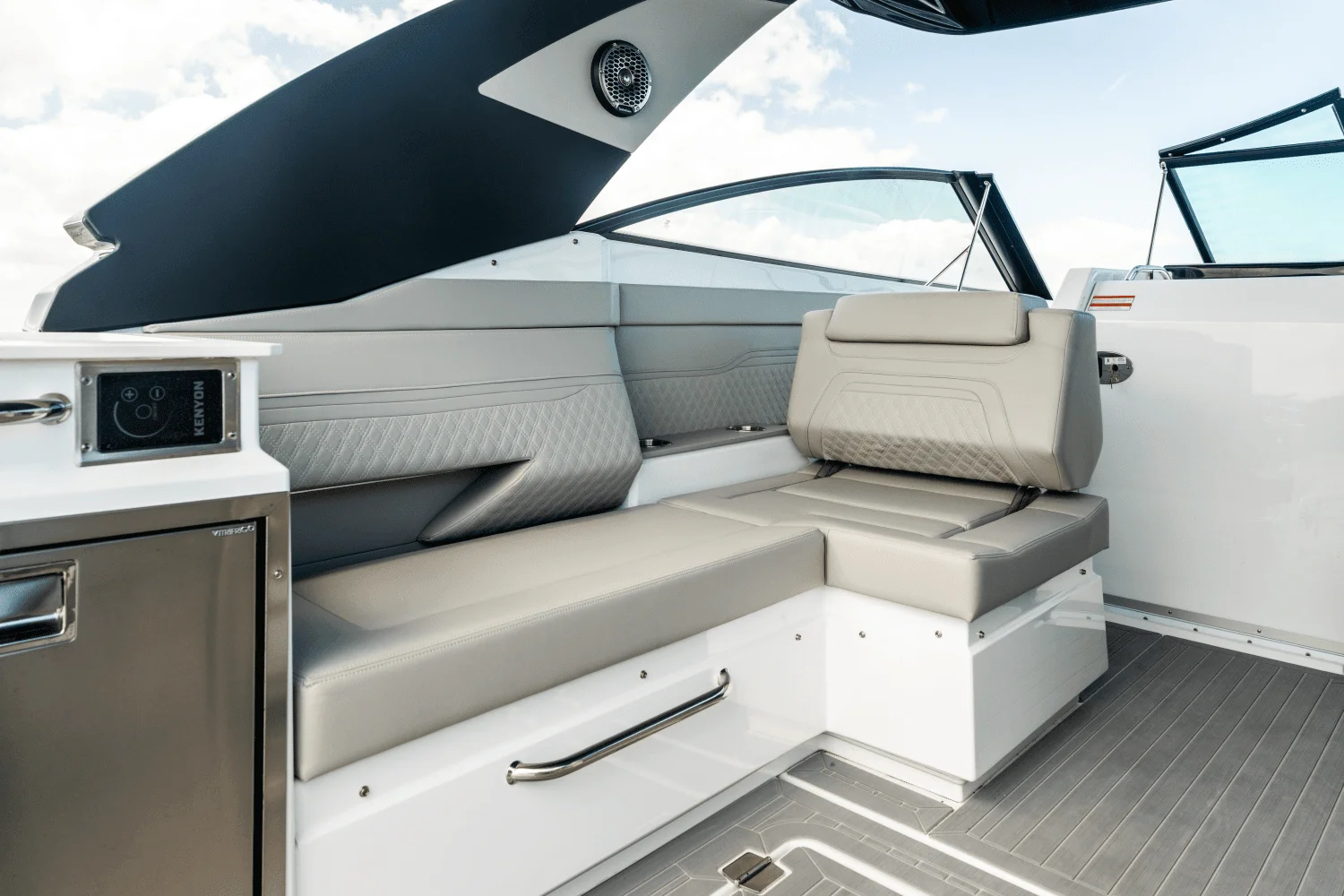 2026 Cruisers Yachts 34 GLS Outboard Image Thumbnail #89