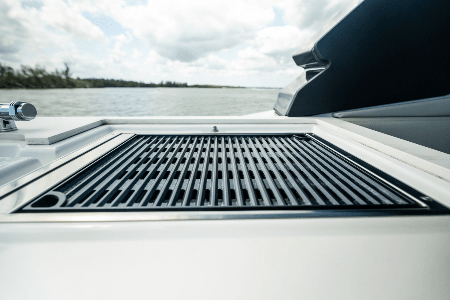 2026 Cruisers Yachts 34 GLS Outboard Image Thumbnail #9