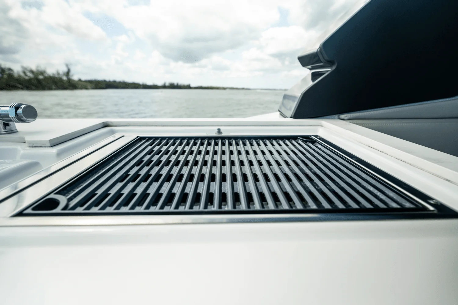 2026 Cruisers Yachts 34 GLS Outboard Image Thumbnail #9