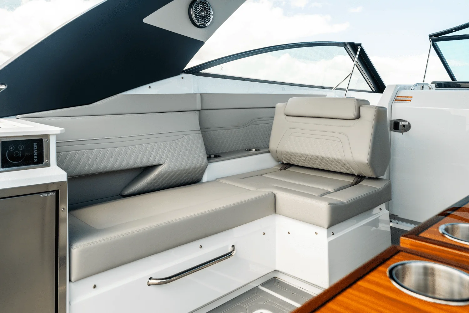 2026 Cruisers Yachts 34 GLS Outboard Image Thumbnail #88