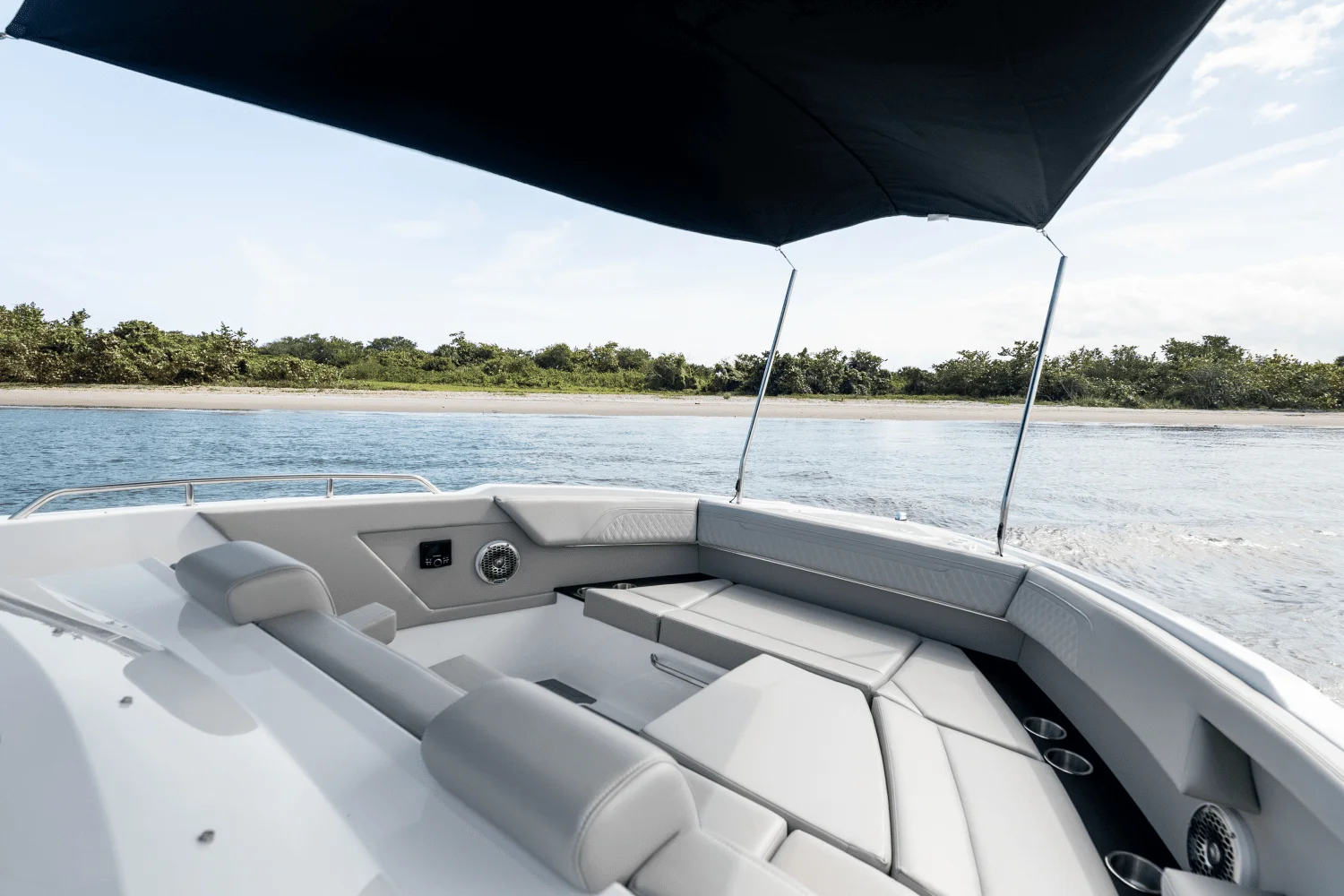 2026 Cruisers Yachts 34 GLS Outboard Image Thumbnail #18