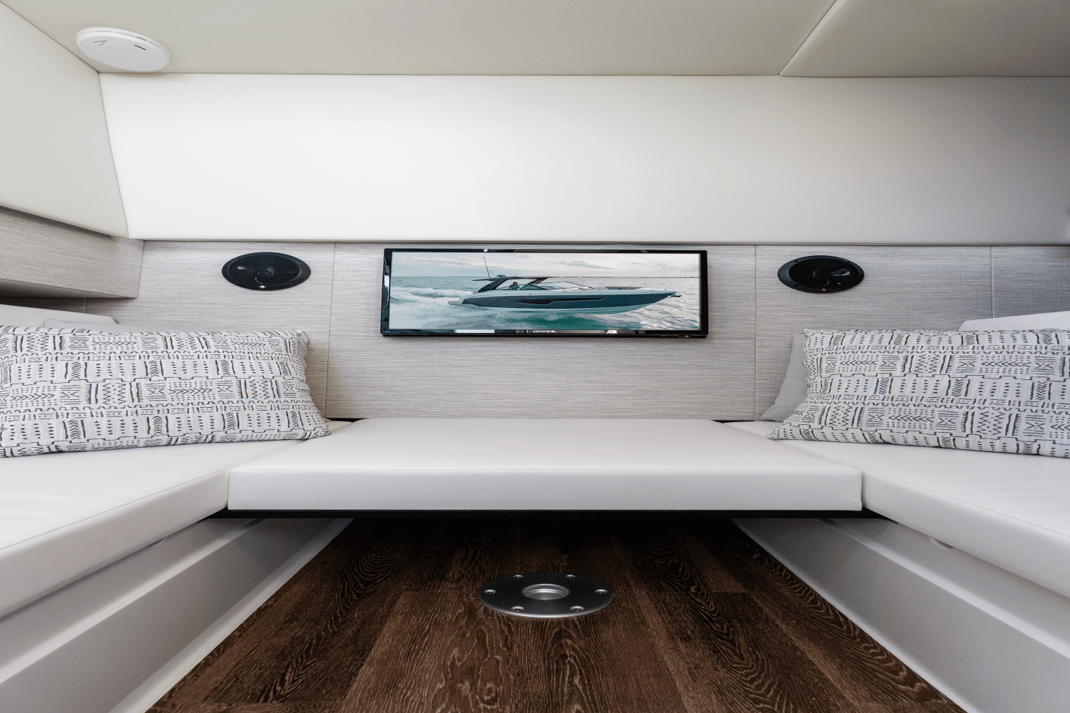 2026 Cruisers Yachts 34 GLS Outboard Image Thumbnail #8