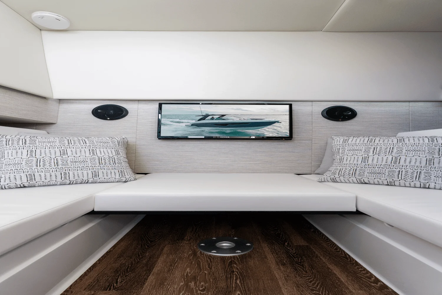 2026 Cruisers Yachts 34 GLS Outboard Image Thumbnail #8