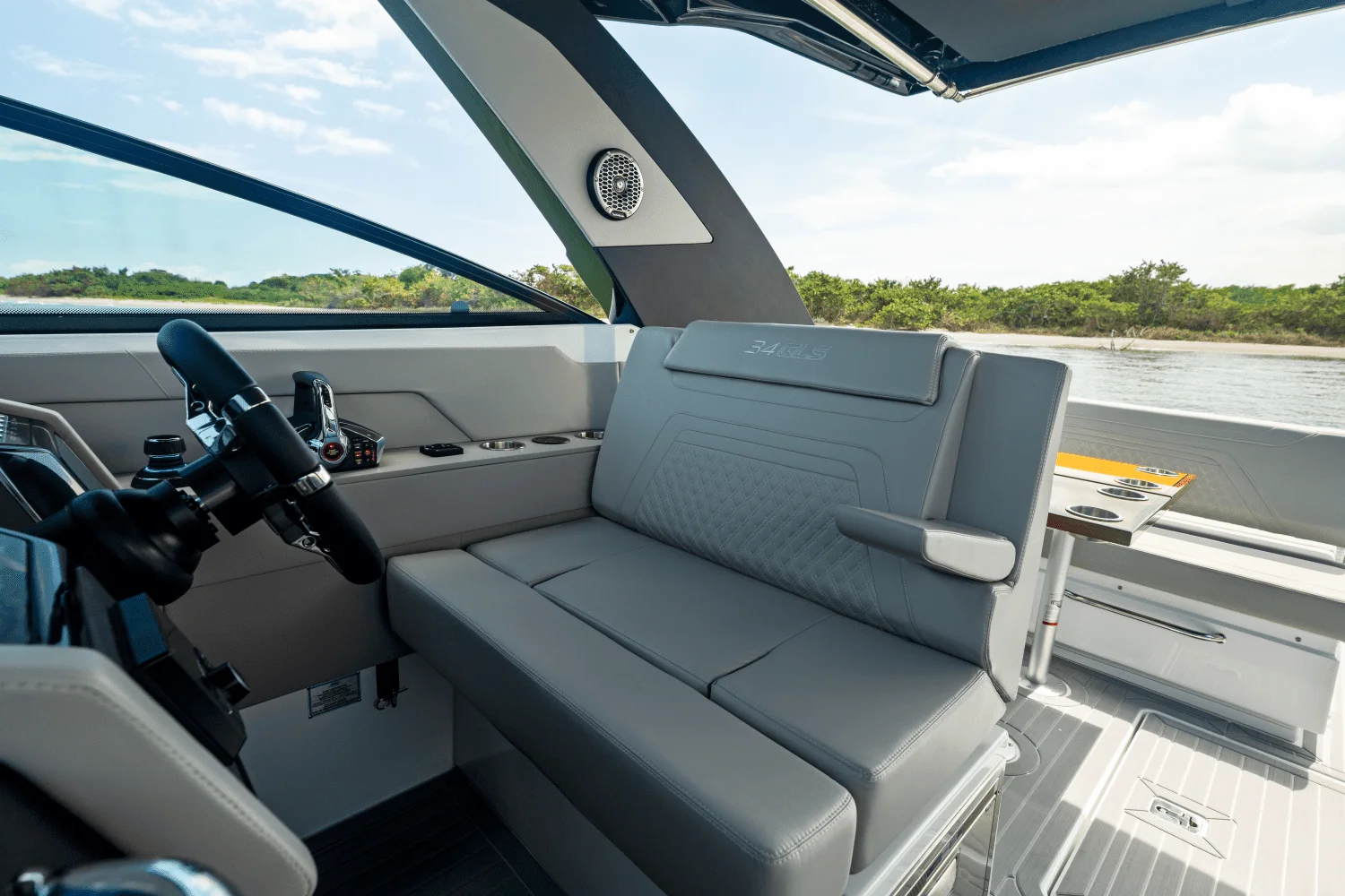 2026 Cruisers Yachts 34 GLS Outboard Image Thumbnail #68