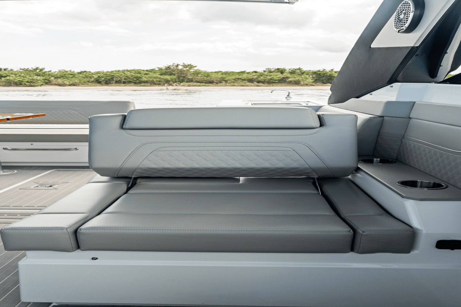 2026 Cruisers Yachts 34 GLS Outboard Image Thumbnail #93