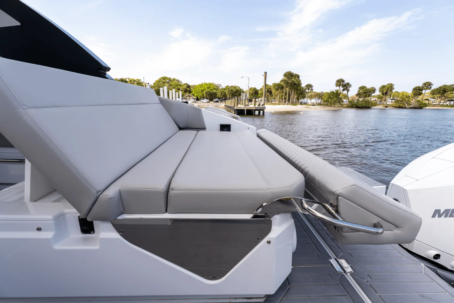 2026 Cruisers Yachts 34 GLS Outboard Image Thumbnail #13