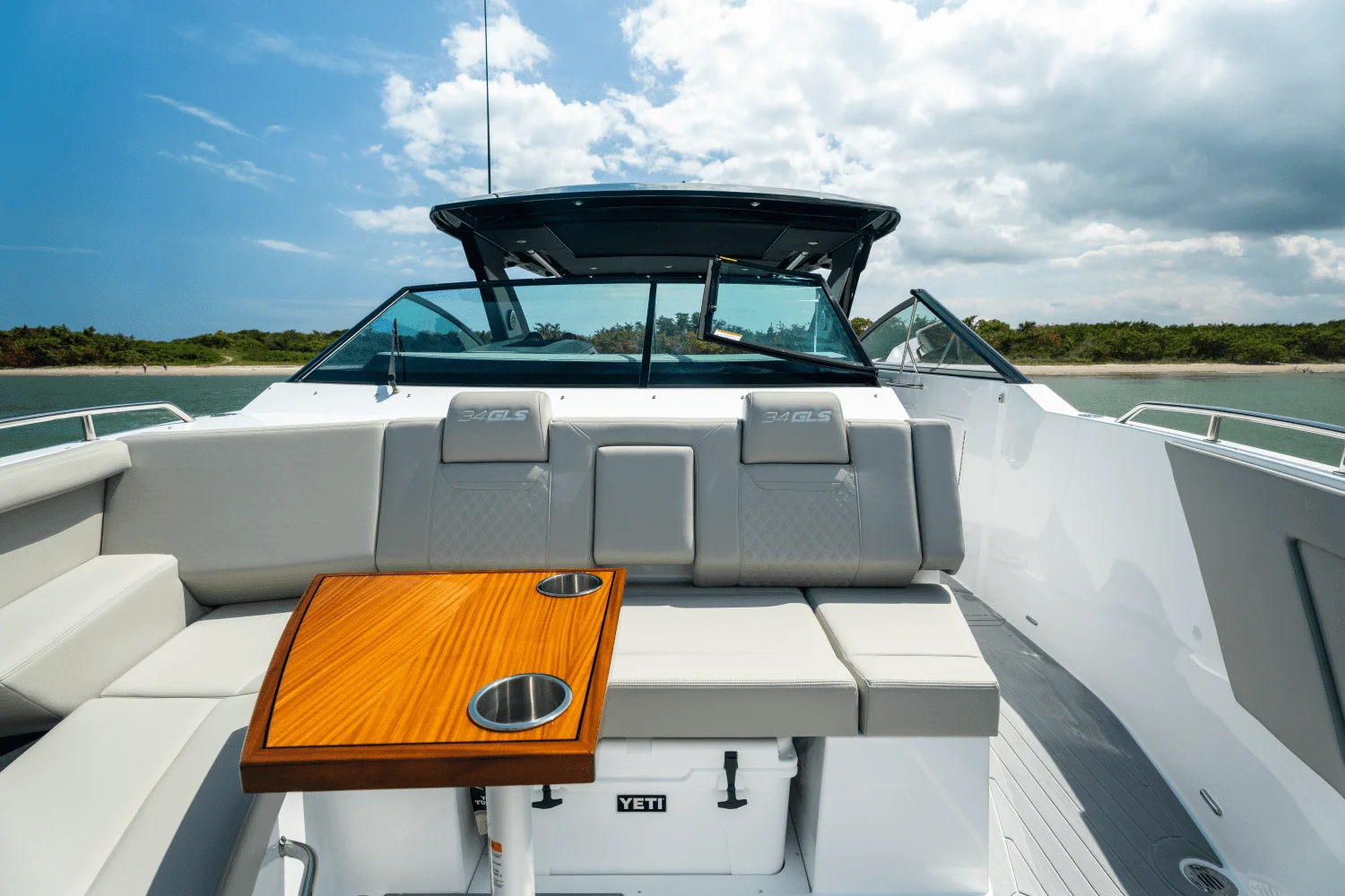 2026 Cruisers Yachts 34 GLS Outboard Image Thumbnail #97