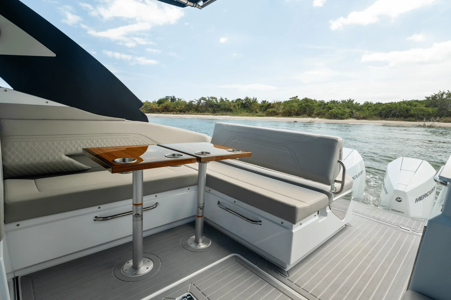 2026 Cruisers Yachts 34 GLS Outboard Image Thumbnail #69