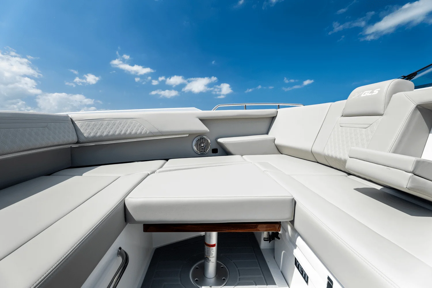 2026 Cruisers Yachts 34 GLS Outboard Image Thumbnail #16