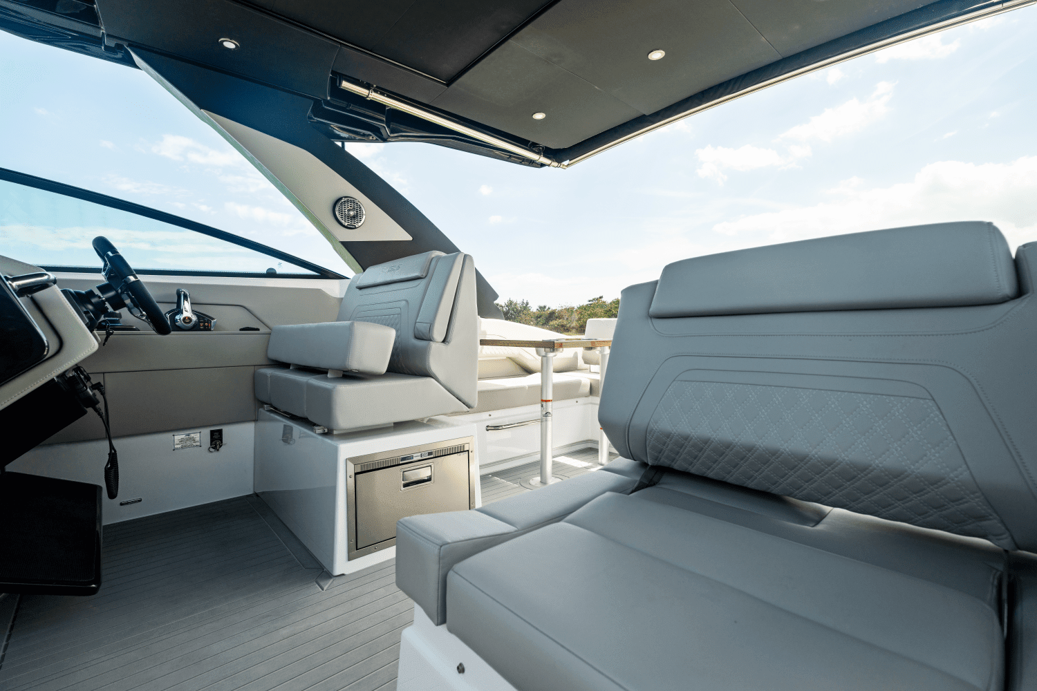 2026 Cruisers Yachts 34 GLS Outboard Image Thumbnail #65