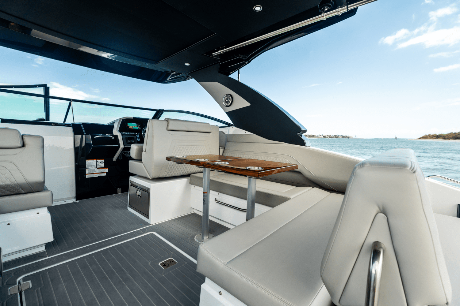 2026 Cruisers Yachts 34 GLS Outboard Image Thumbnail #77