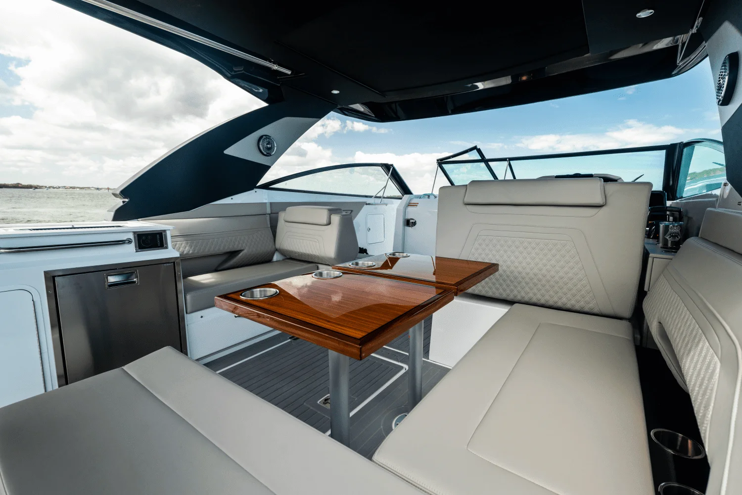 2026 Cruisers Yachts 34 GLS Outboard Image Thumbnail #79