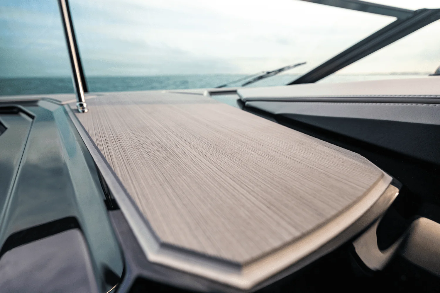 2026 Cruisers Yachts 34 GLS Outboard Image Thumbnail #7