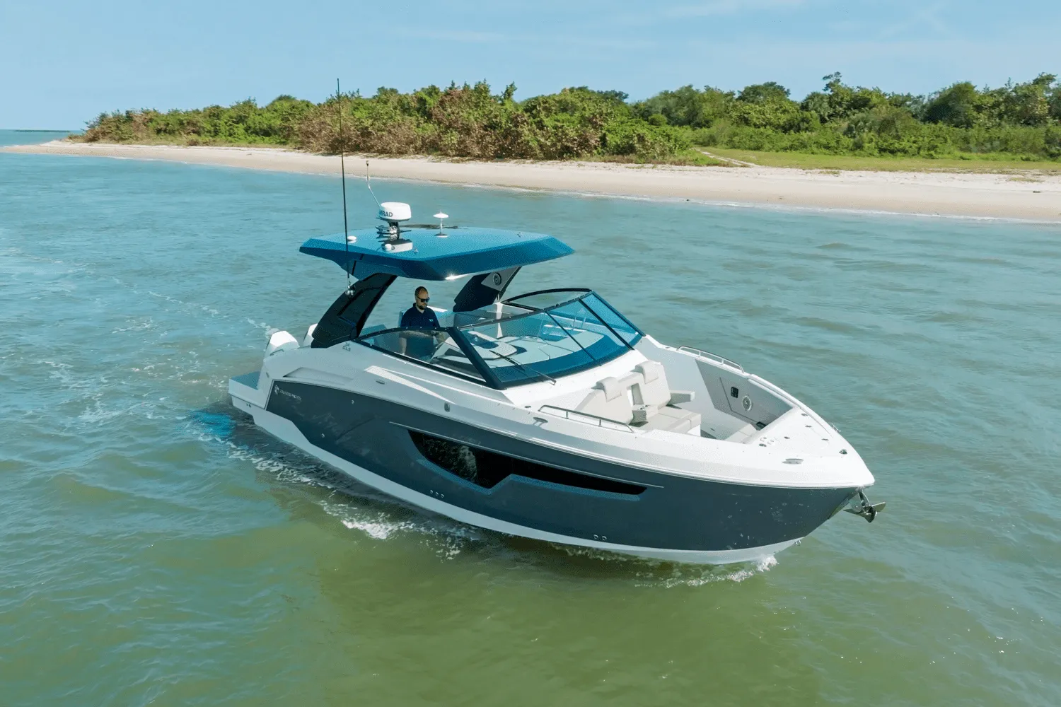 2026 Cruisers Yachts 34 GLS Outboard Image Thumbnail #3
