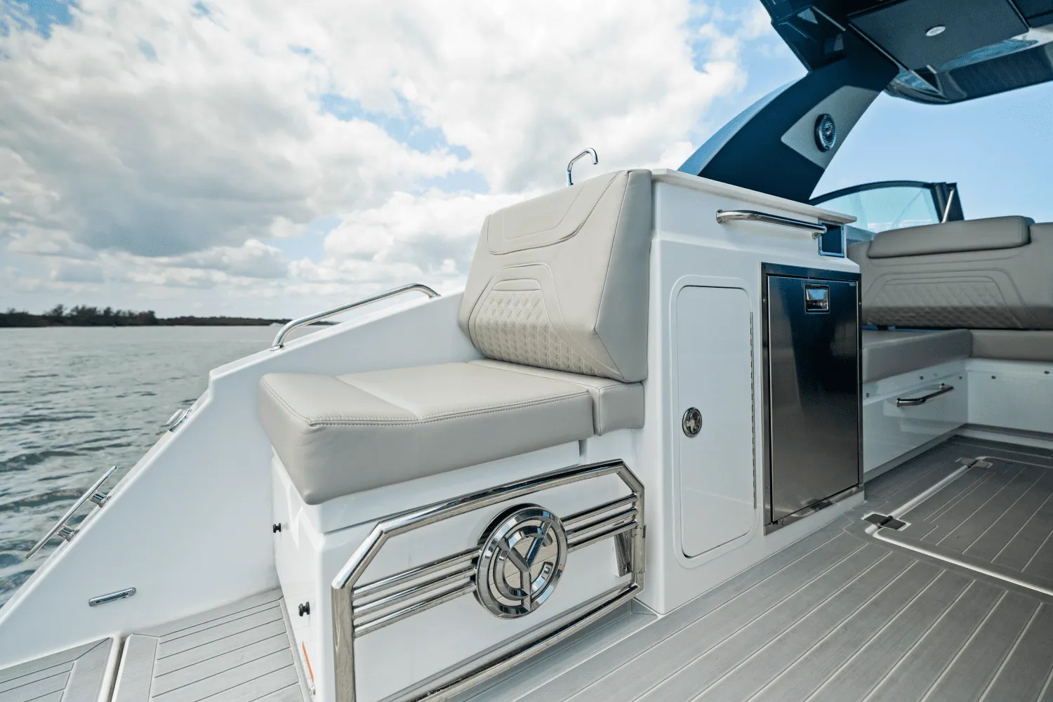 2026 Cruisers Yachts 34 GLS Outboard Image Thumbnail #85