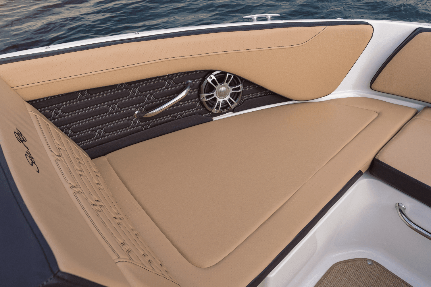 2025 Sea Ray SPX 190 Outboard Image Thumbnail #8