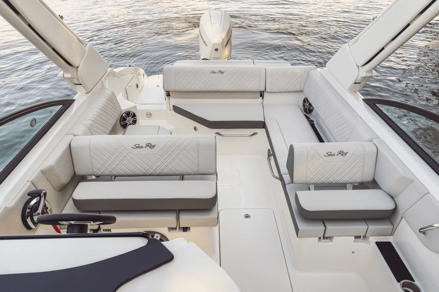 2026 Sea Ray SDX 250 Outboard Image Thumbnail #13