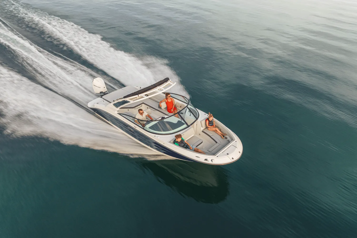 2026 Sea Ray SDX 250 Outboard Image Thumbnail #2