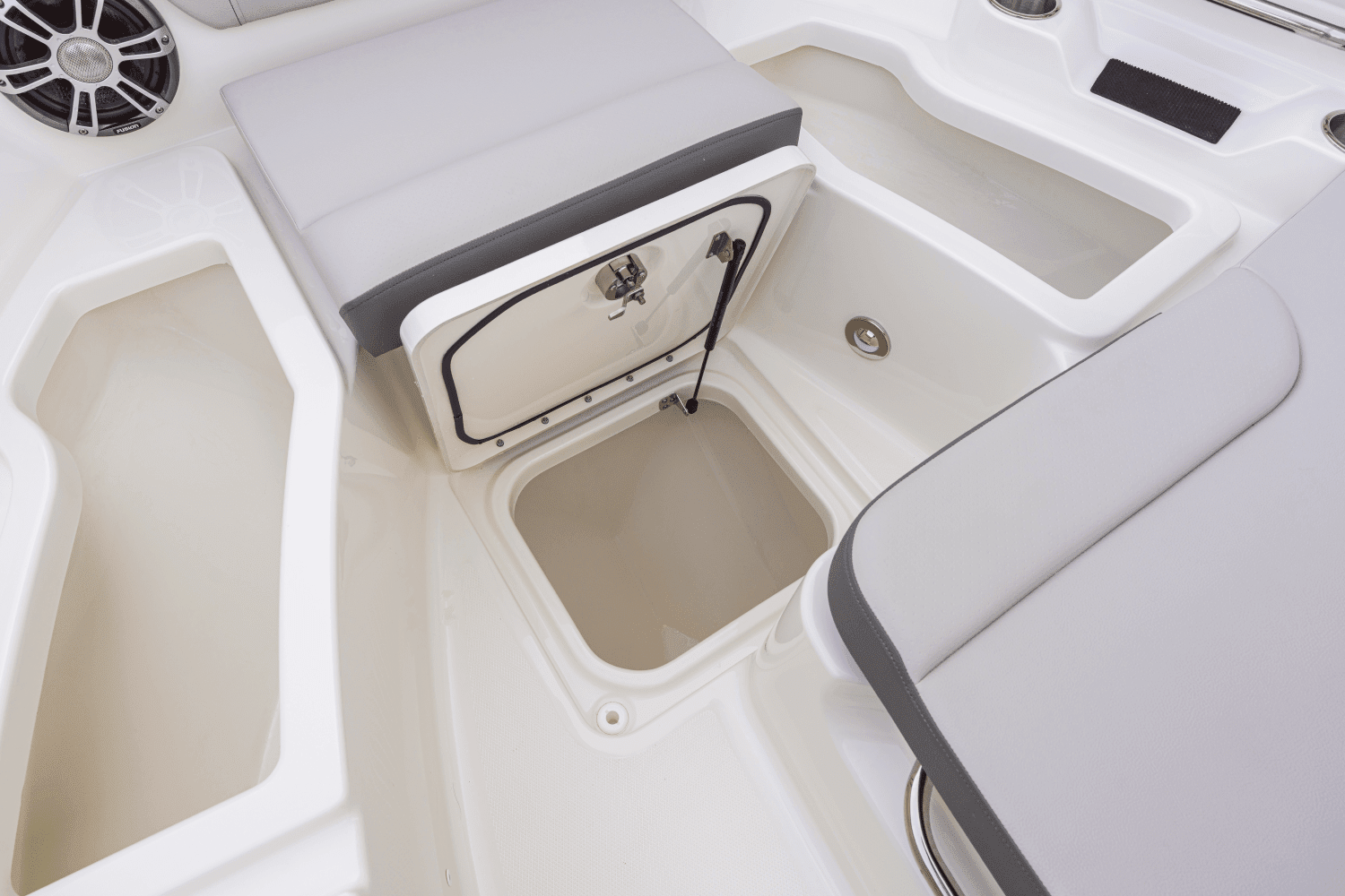 2026 Sea Ray SDX 250 Outboard Image Thumbnail #9