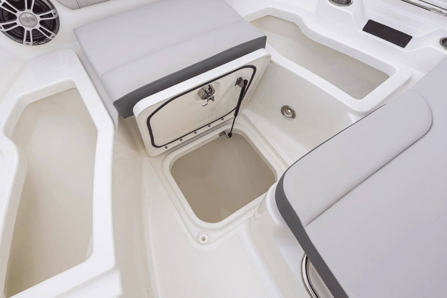 2026 Sea Ray SDX 250 Outboard Image Thumbnail #9