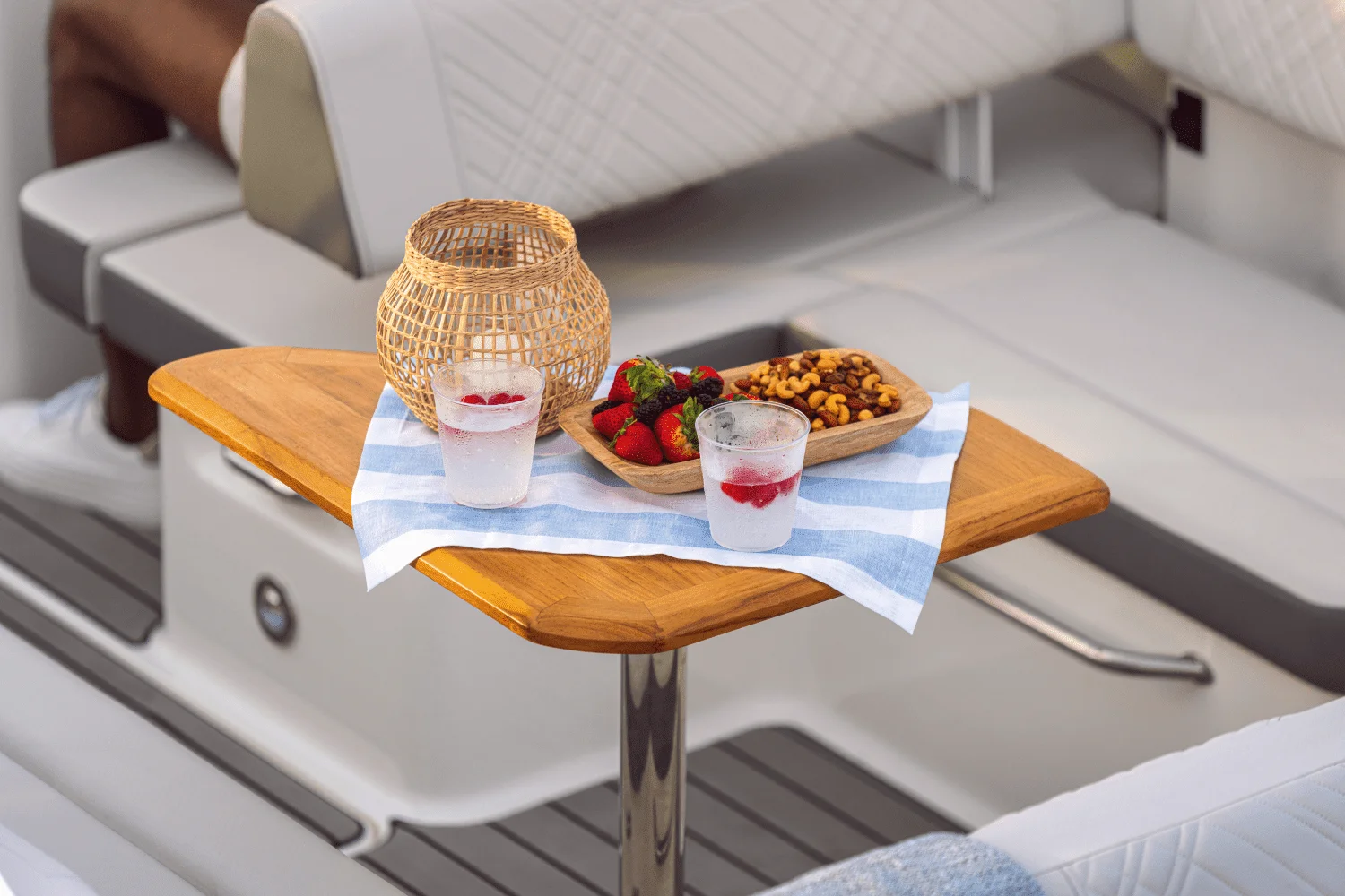 2026 Sea Ray SDX 270 Outboard Image Thumbnail #17