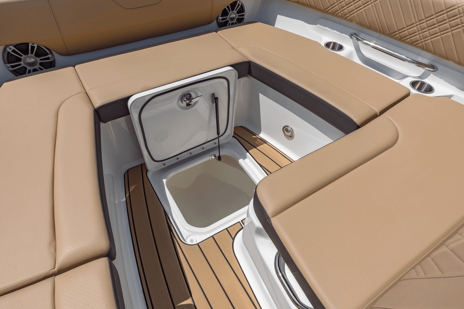 2025 Sea Ray SDX 270 Outboard Image Thumbnail #97