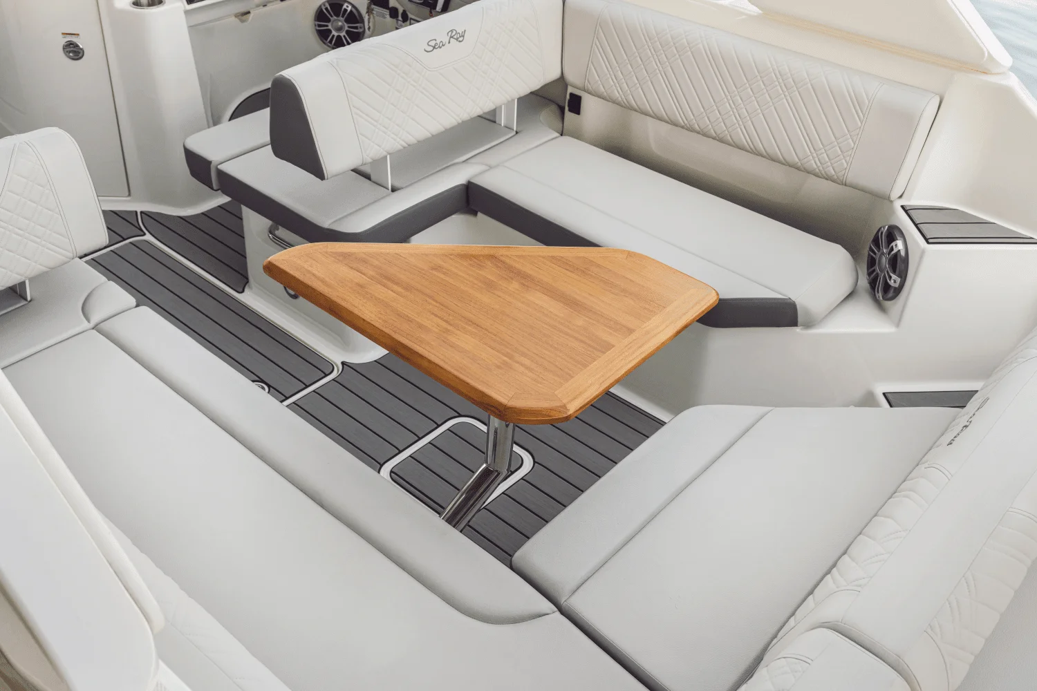 2026 Sea Ray SDX 270 Outboard Image Thumbnail #15