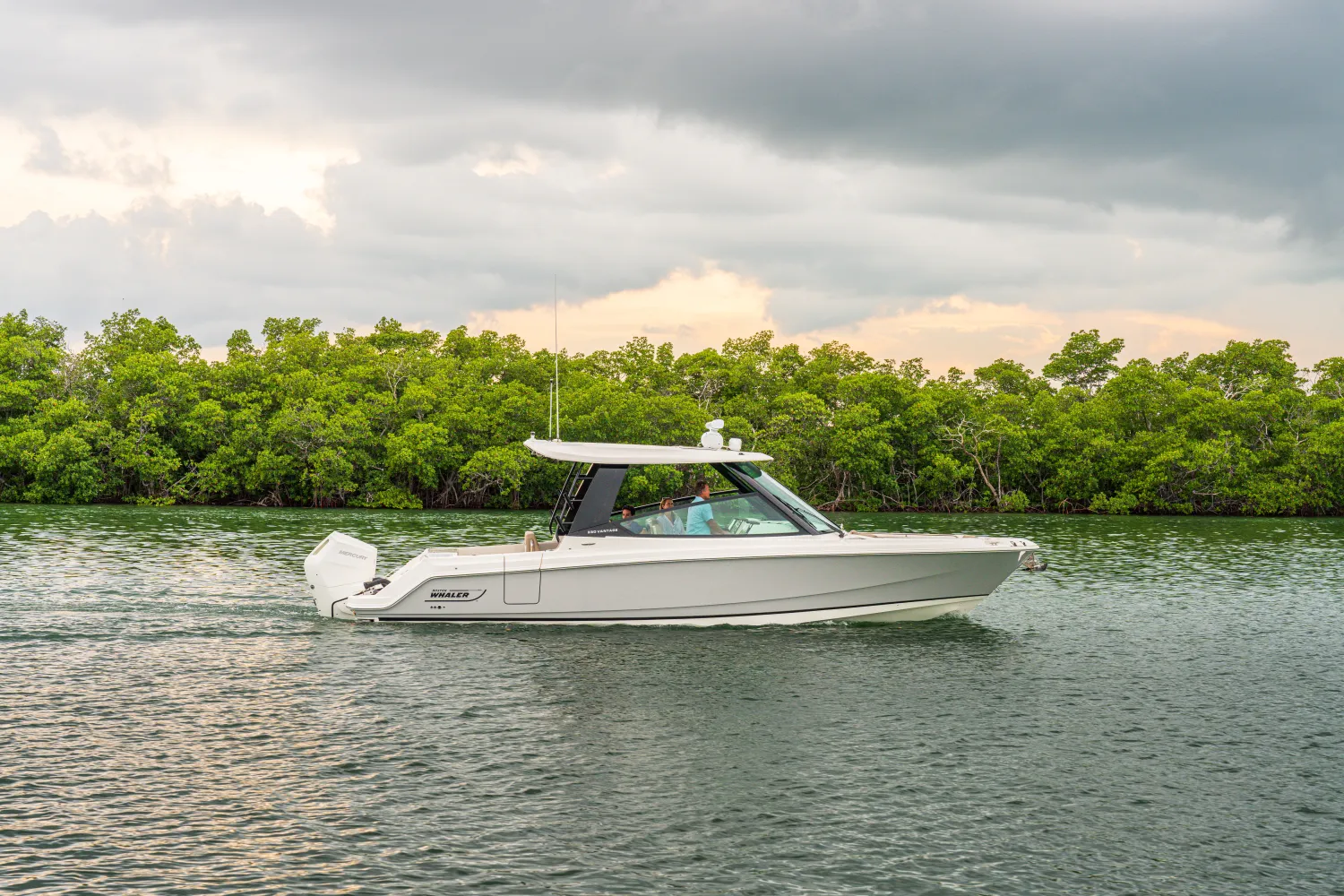 2026 Boston Whaler 330 Vantage Image Thumbnail #4