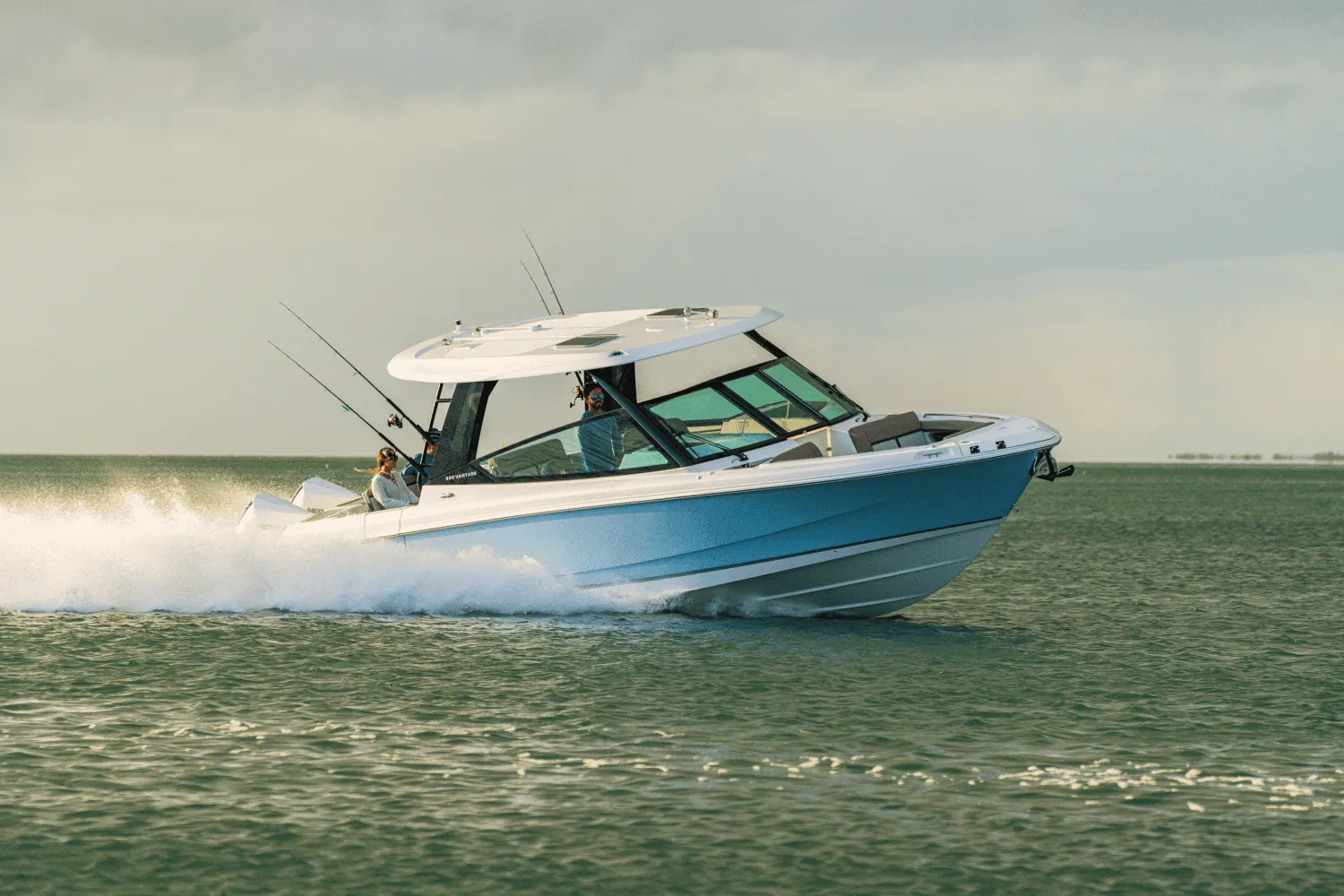 2025 Boston Whaler 330 Vantage