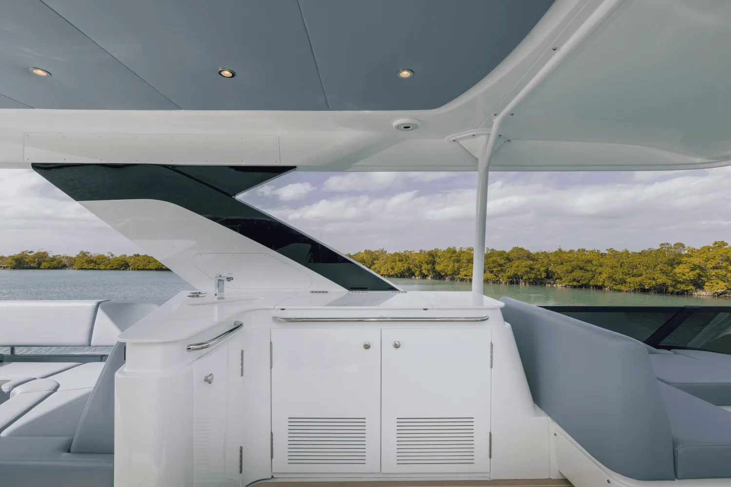 2025 Cruisers Yachts 57 FLY Image Thumbnail #50