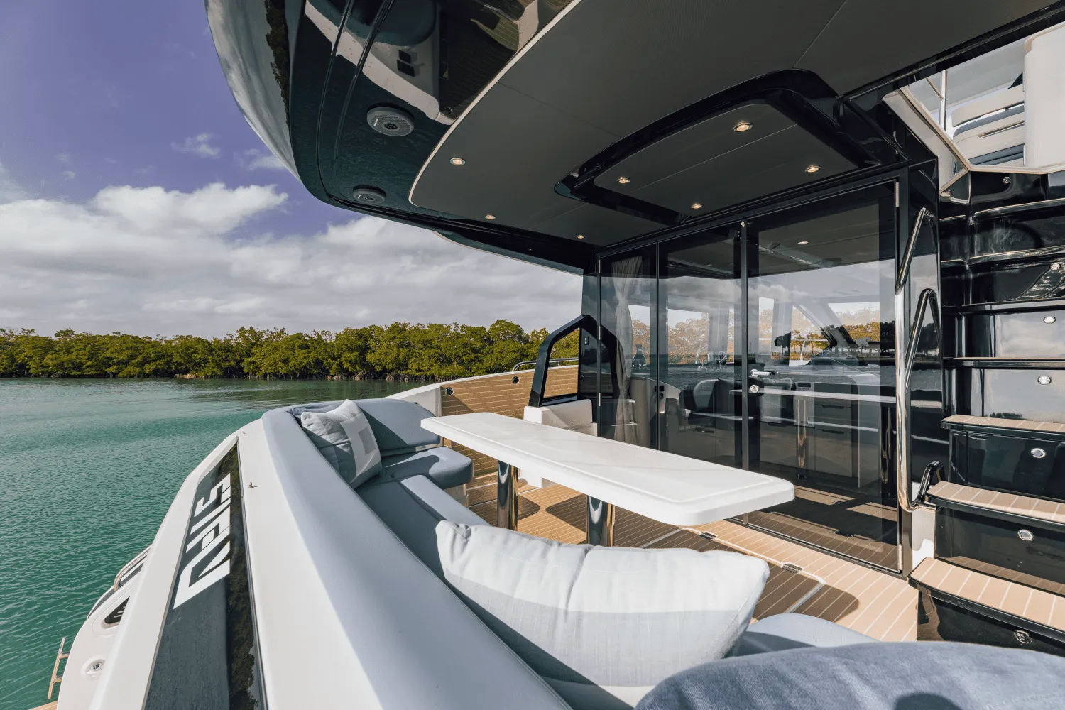 2025 Cruisers Yachts 57 FLY Image Thumbnail #35