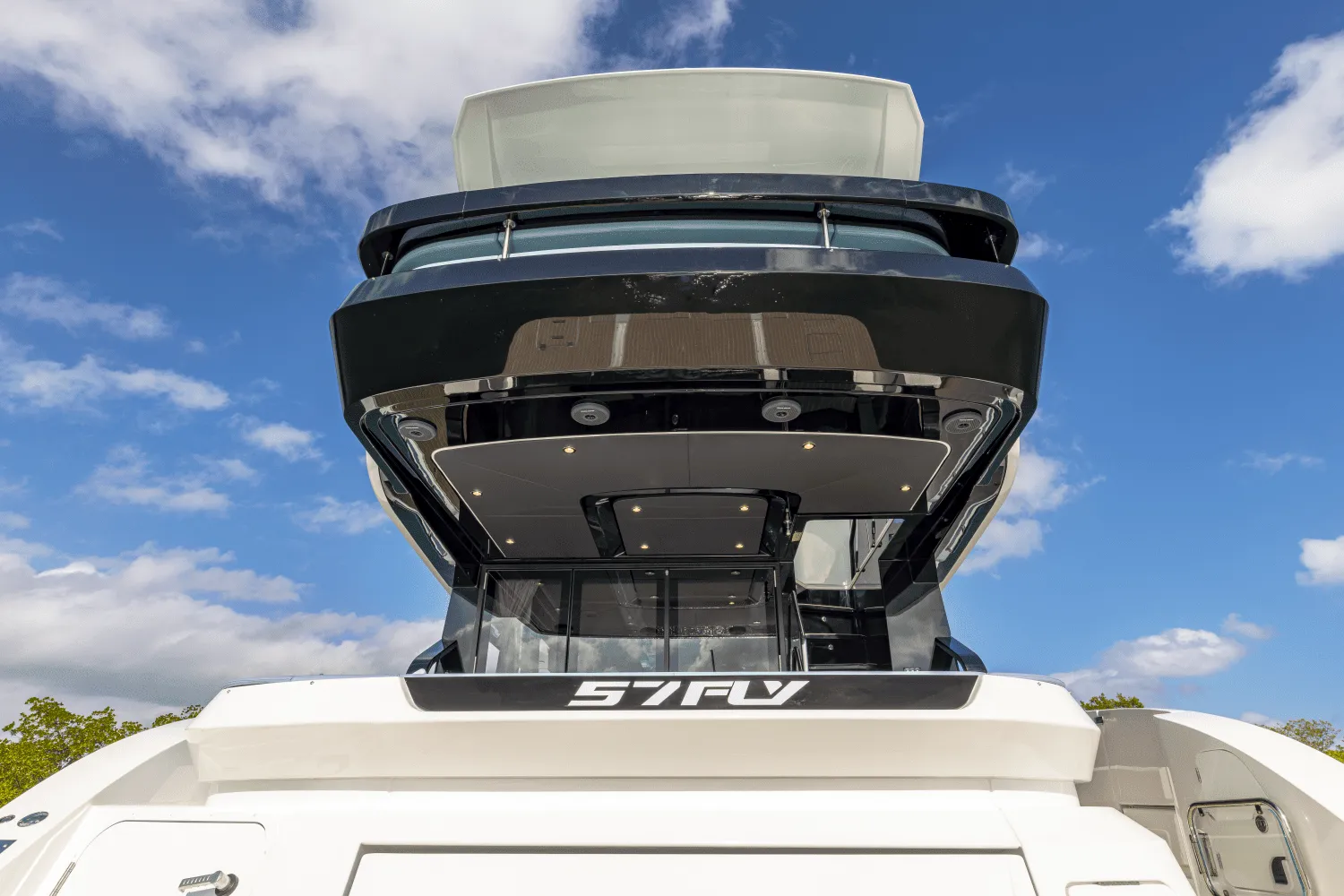 2025 Cruisers Yachts 57 FLY Image Thumbnail #34