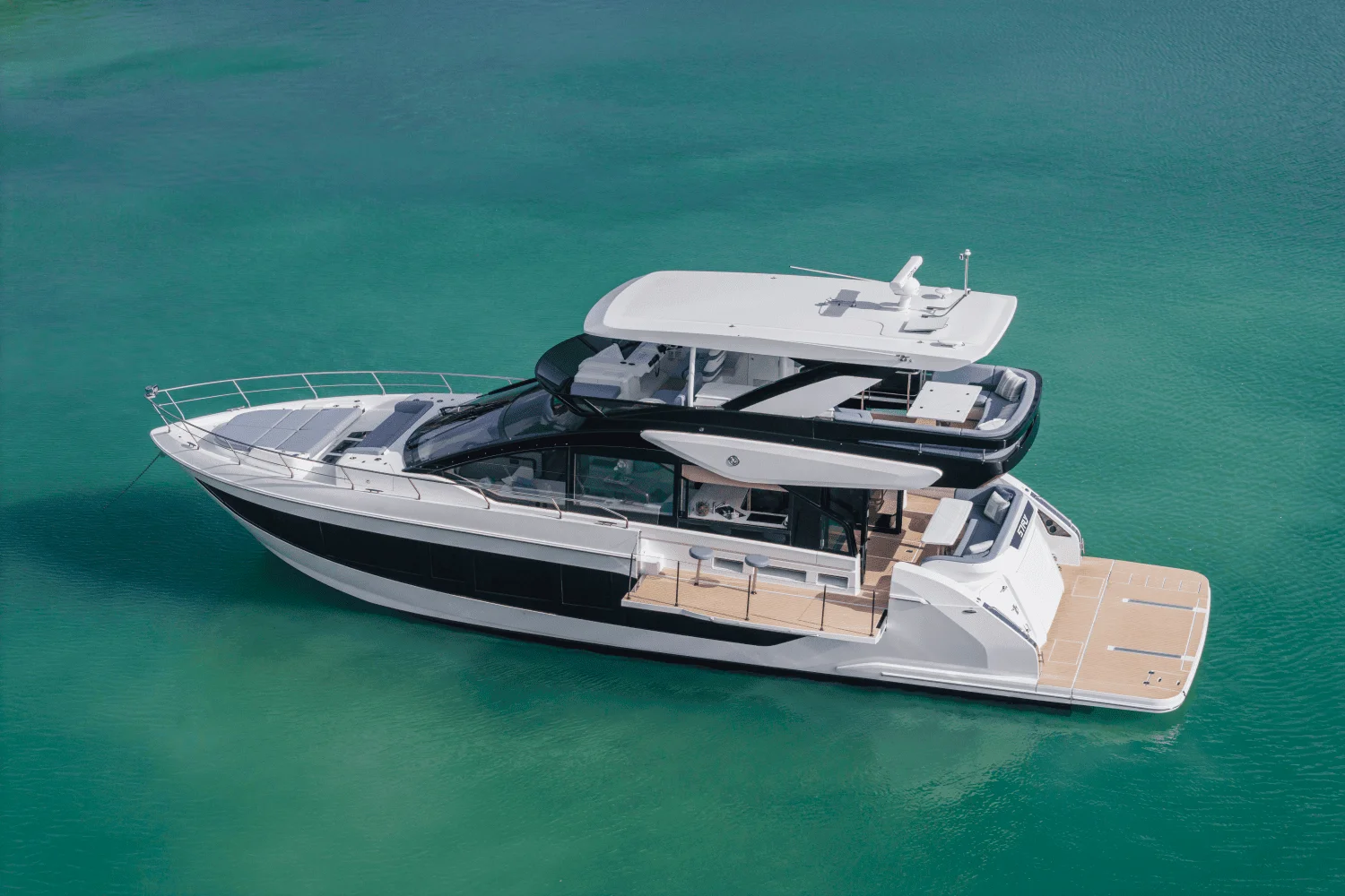 2026 Cruisers Yachts 57 FLY Image Thumbnail #8