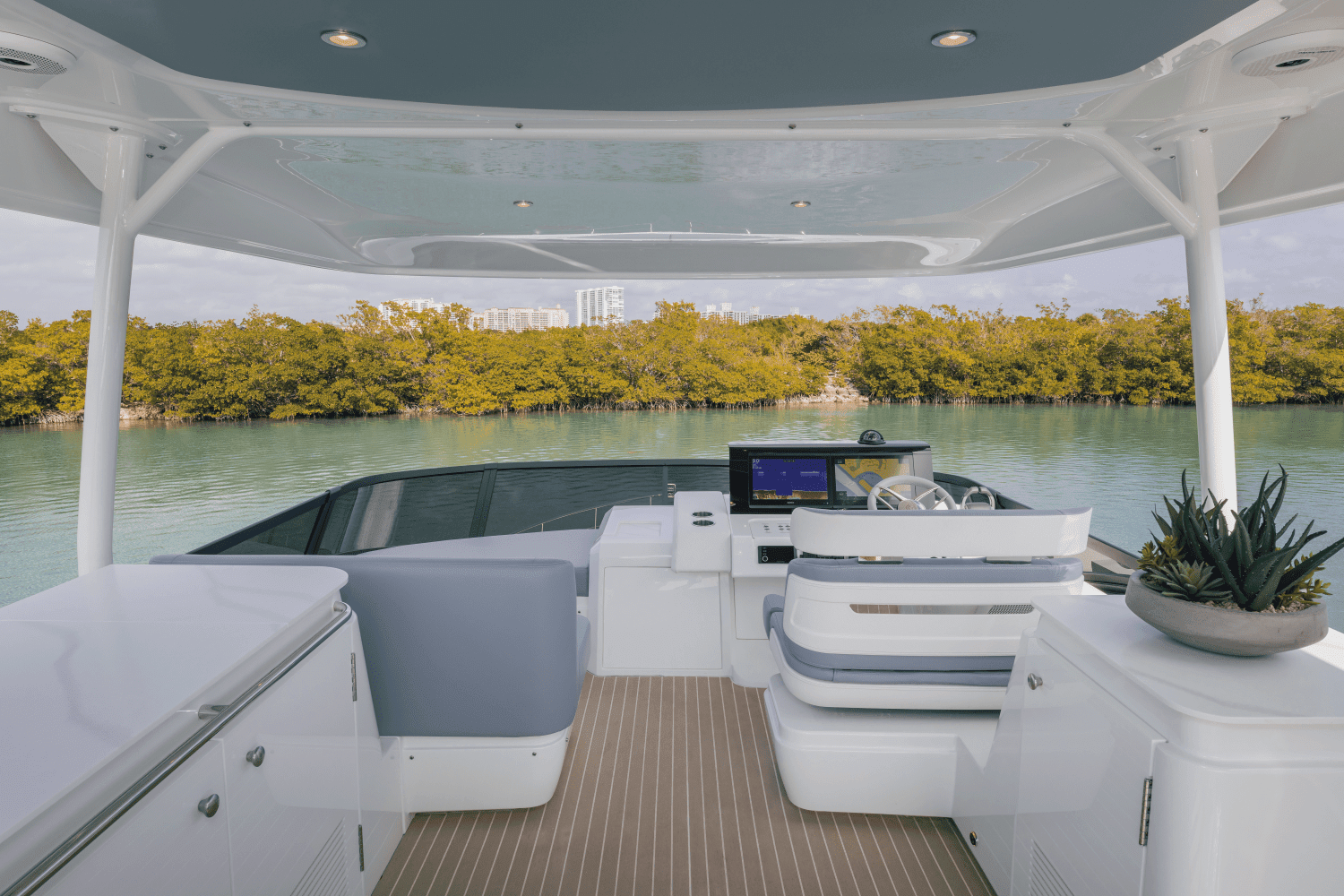 2026 Cruisers Yachts 57 FLY Image Thumbnail #51