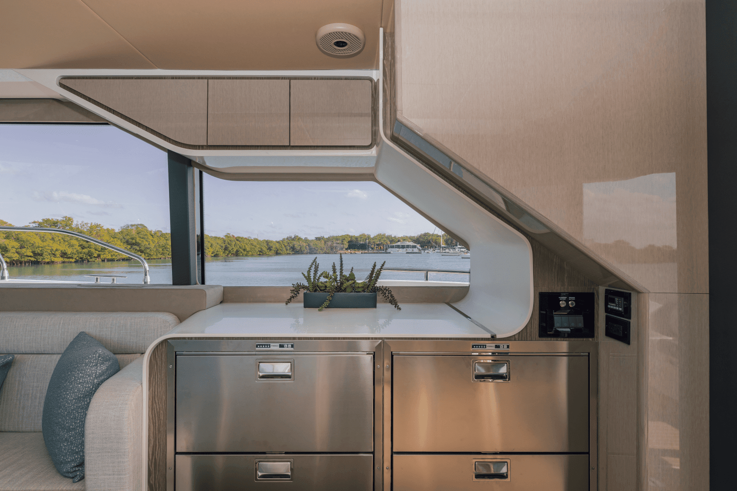 2026 Cruisers Yachts 57 FLY Image Thumbnail #81